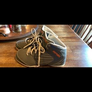 AND1 basketball shoes size 7